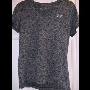 Black and white Under Armour shirt in a size small